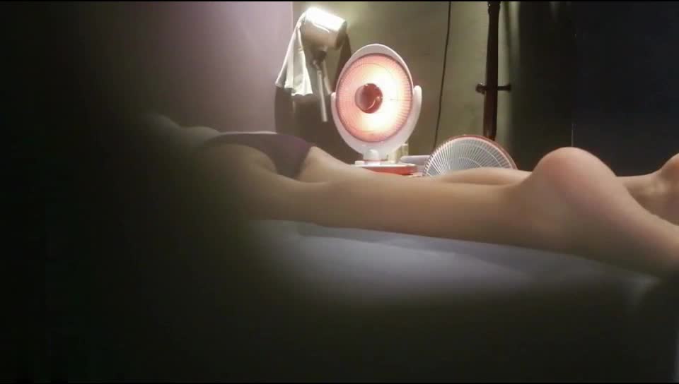私密保健会所《女子养生SPA》偷拍打扮贵气的富姐来做全身推油按摩重点是要下面骚穴有高潮 new