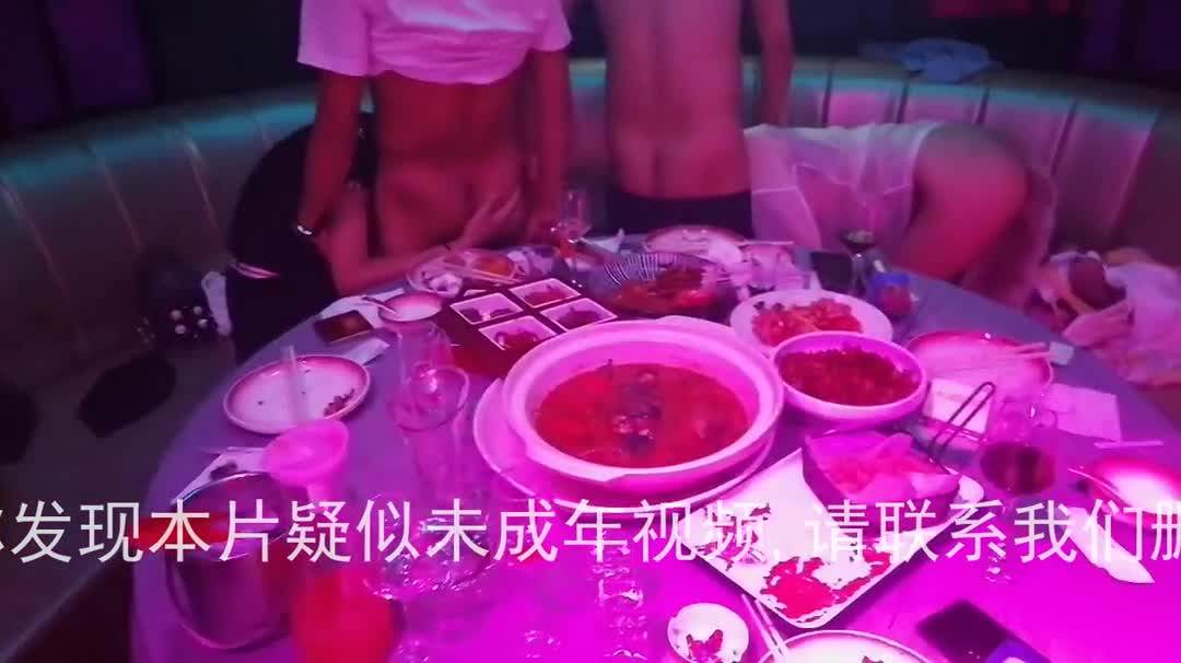 ktv疯狂4p交换