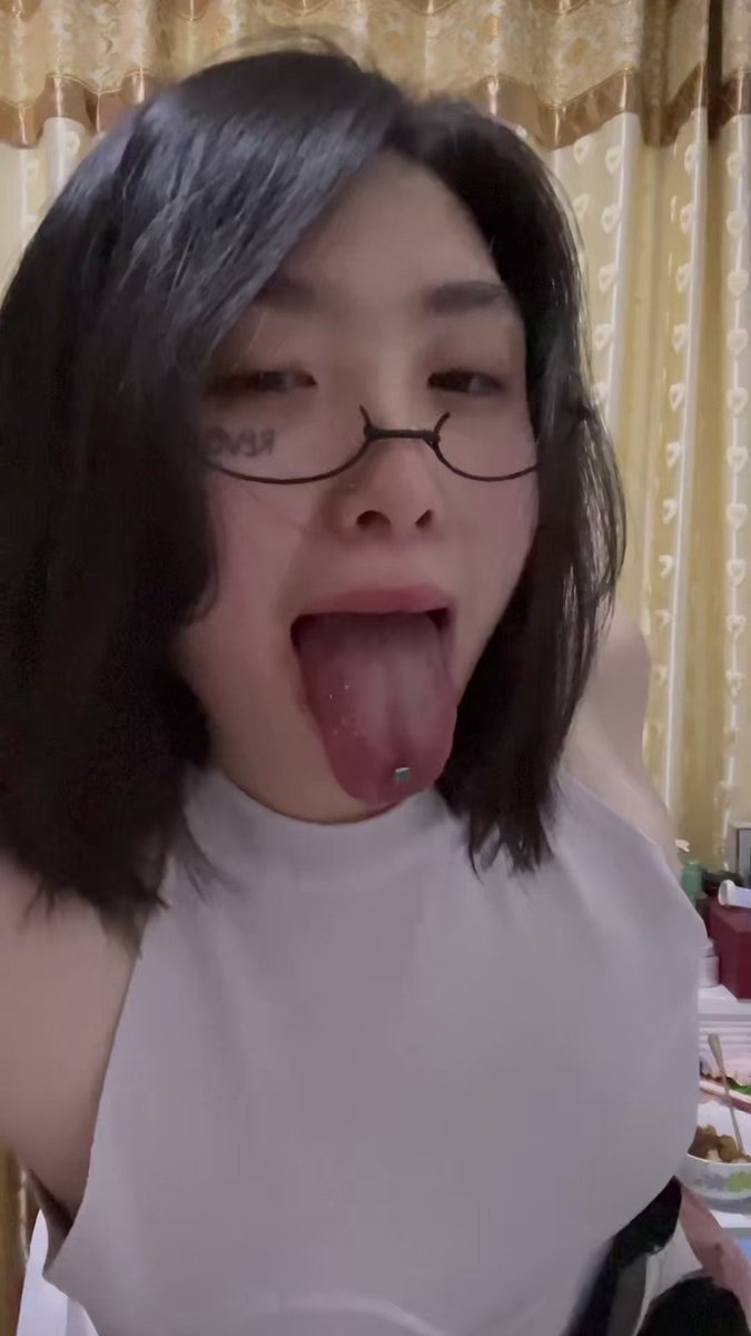 阿黑颜合集p4玩弄口水还是很涩的嘛